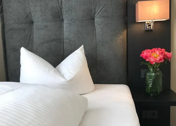 ROSS Hotel