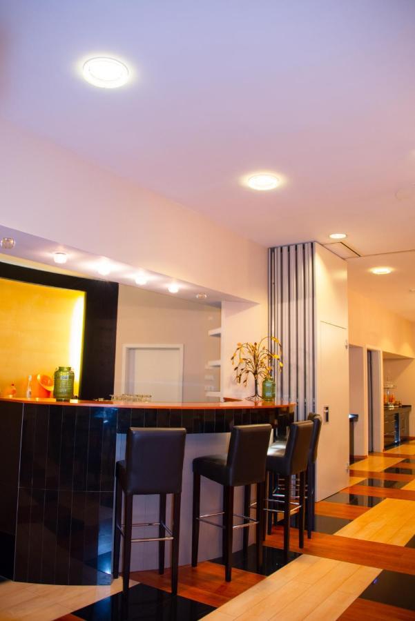 Ross Hotel