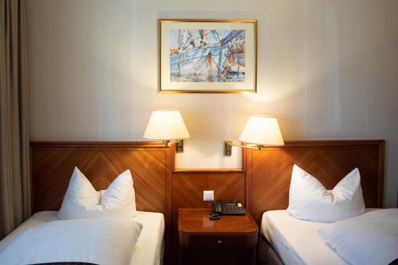 Ross Hotel 3*