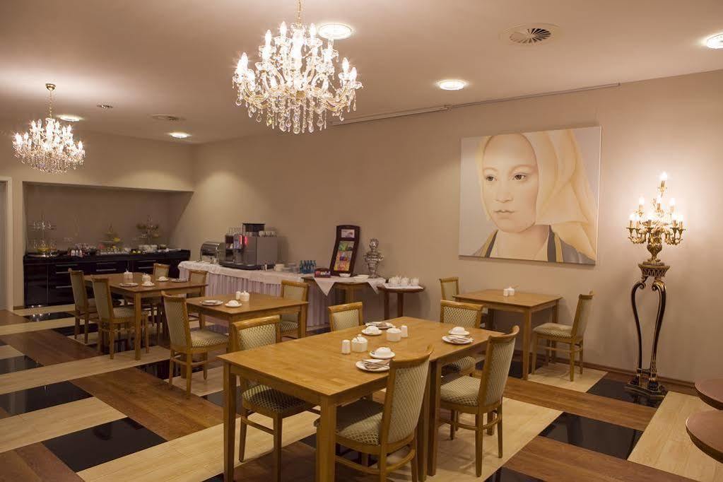 Hotel Ross 3*